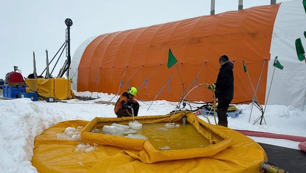 Melting snow for hot water drilling