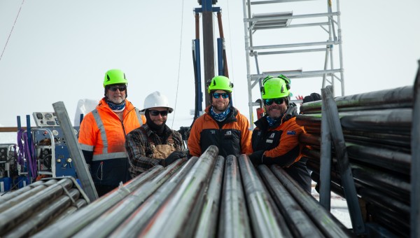 AIDD team assemble drill pipe