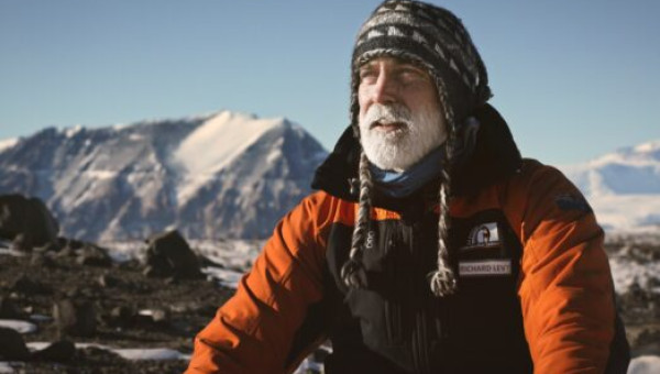 Science team investigates state of Ross ice shelf